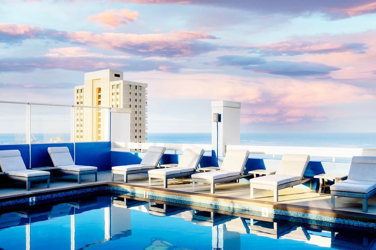 Condo in Honolulu · ★4.94 · 1 bedroom · 2 beds · 1 private bath - Photo 4