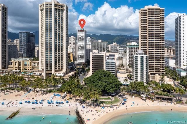 Condo in Honolulu · ★4.94 · 1 bedroom · 2 beds · 1 private bath - Photo 3
