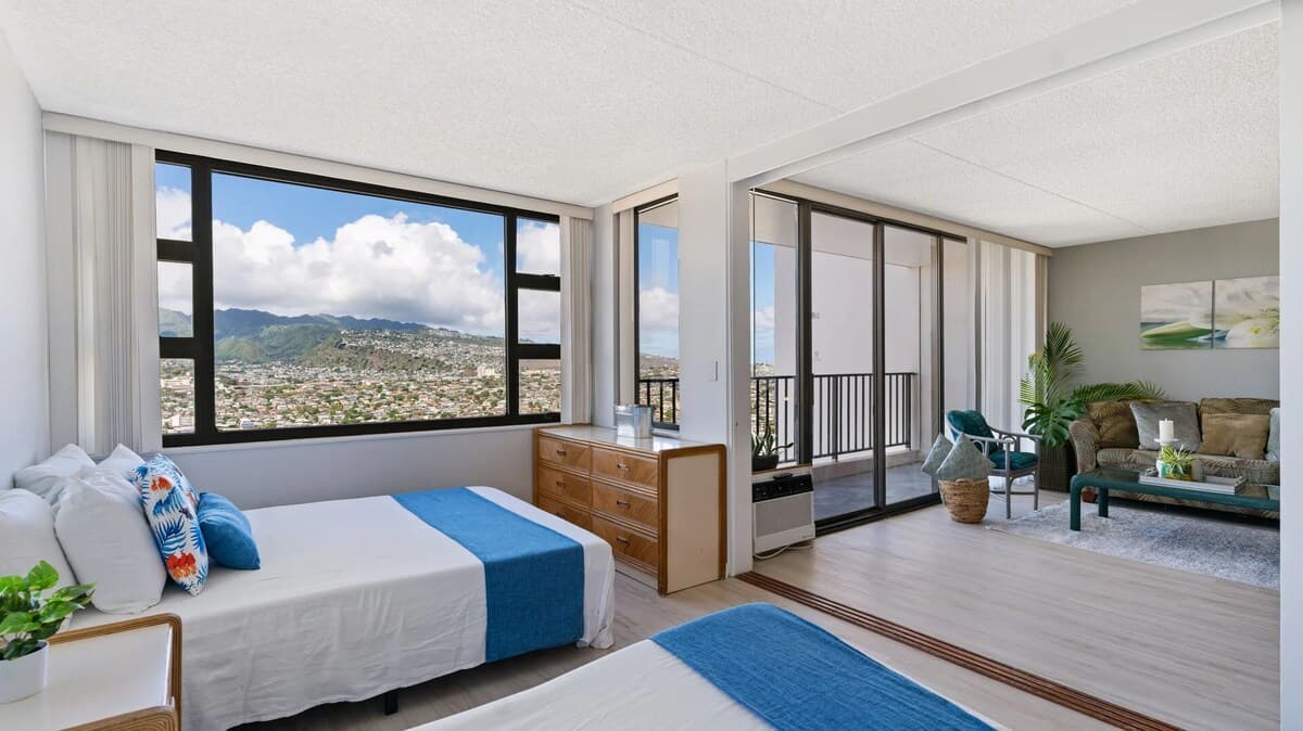 Condo in Honolulu · ★4.49 · 1 bedroom · 3 beds · 1 private bath - Photo 1