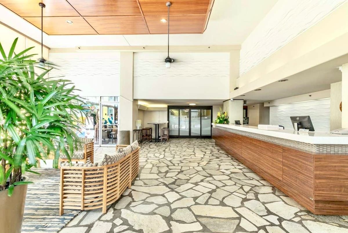 Condo in Honolulu · ★4.92 · Studio · 1 bed · 1 private bath - Photo 5