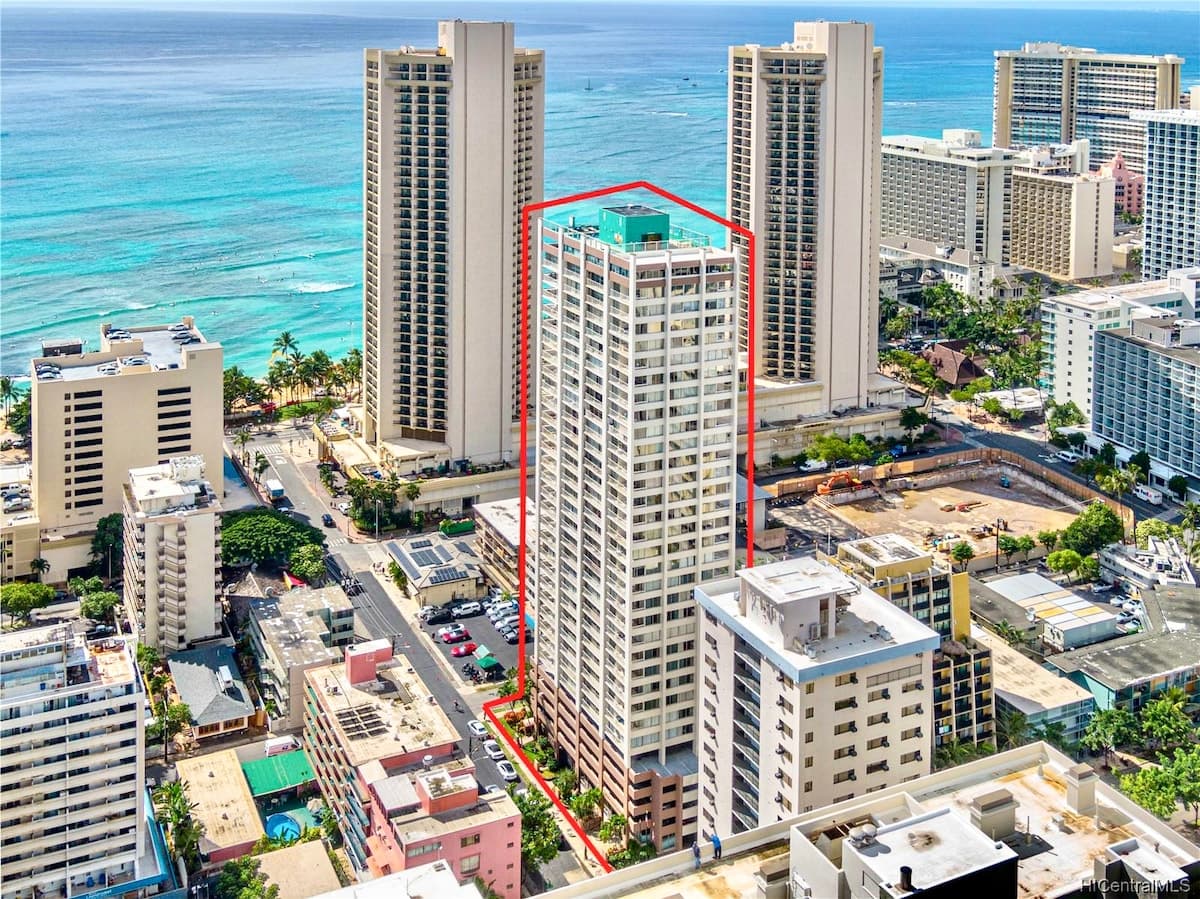 Condo in Honolulu · ★4.92 · Studio · 1 bed · 1 private bath - Photo 2