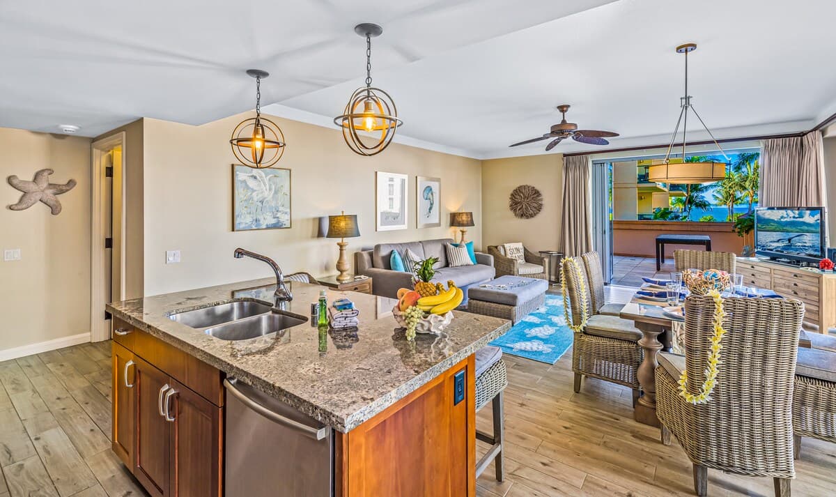 Condo in Lahaina · ★4.44 · 2 bedrooms · 3 beds · 2 baths - Photo 4