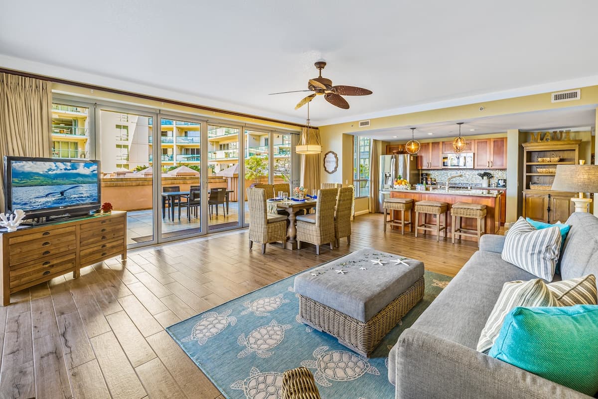 Condo in Lahaina · ★4.44 · 2 bedrooms · 3 beds · 2 baths - Photo 2