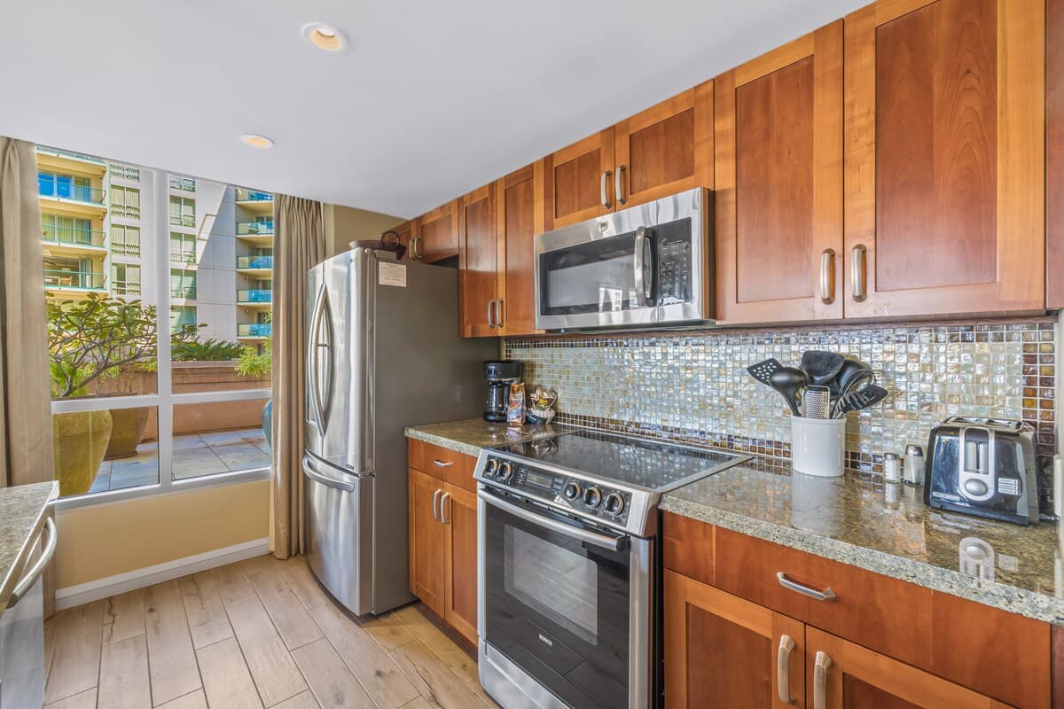 Condo in Lahaina · ★4.44 · 2 bedrooms · 3 beds · 2 baths - Photo 5