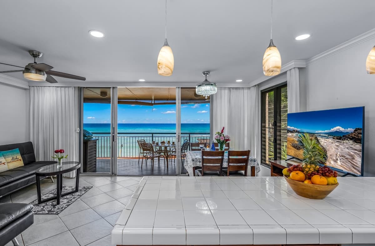 Condo in Lahaina · ★4.89 · 2 bedrooms · 5 beds · 2 private baths - Photo 4