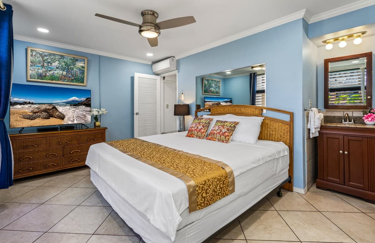 Condo in Lahaina · ★4.89 · 2 bedrooms · 5 beds · 2 private baths - Photo 3
