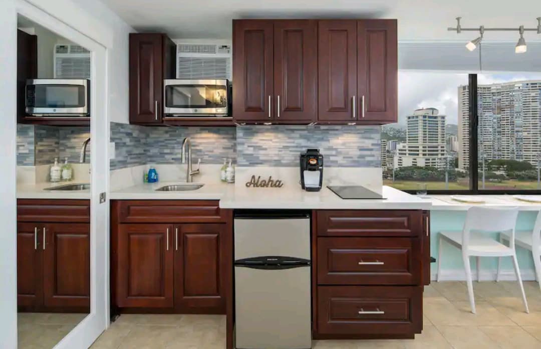 Condo in Honolulu · ★4.79 · Studio · 1 bed · 1 private bath - Photo 2