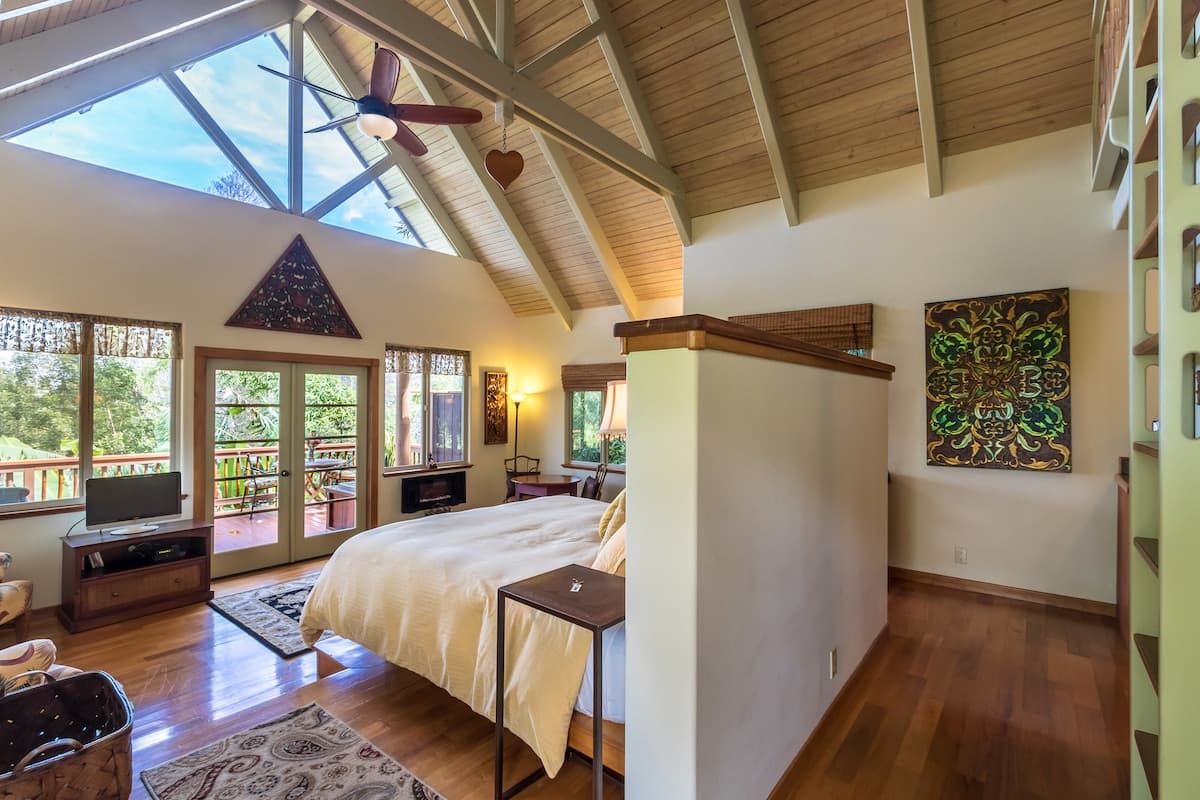 Home in Makawao · ★4.99 · 1 bedroom · 1 bed · 1 bath - Photo 5