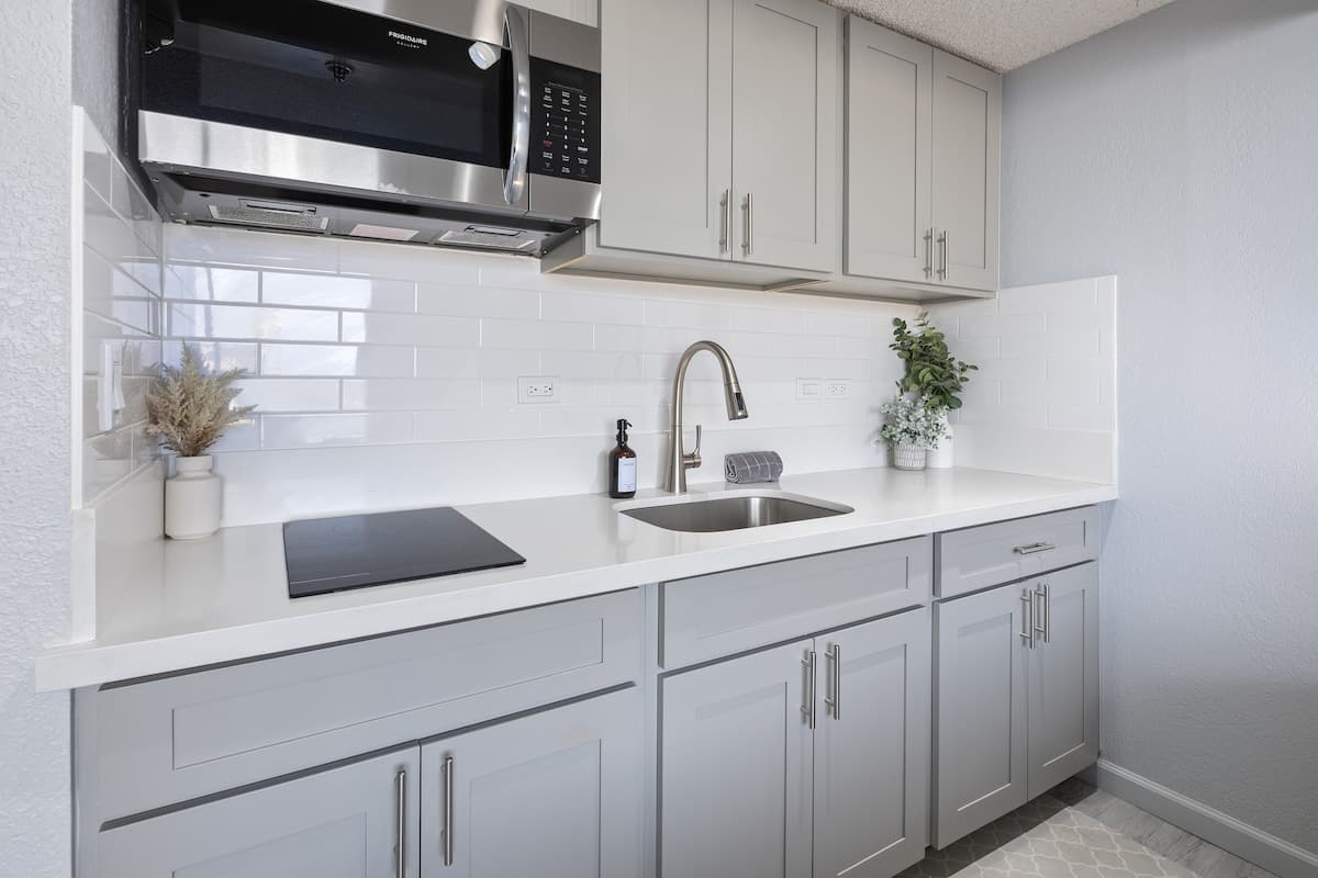 Condo in Honolulu · ★4.73 · 1 bedroom · 1 bed · 1 private bath - Photo 2