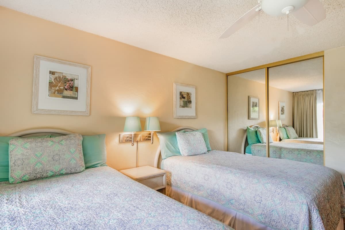 Condo in Kapaa · ★4.0 · 1 bedroom · 2 beds · 1 bath - Photo 3