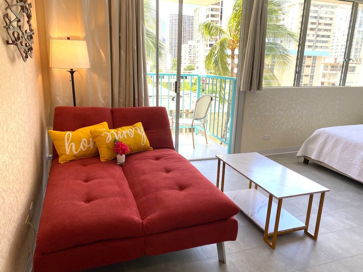 Free Parking Center of Waikiki King bed near Beach - Photo 2