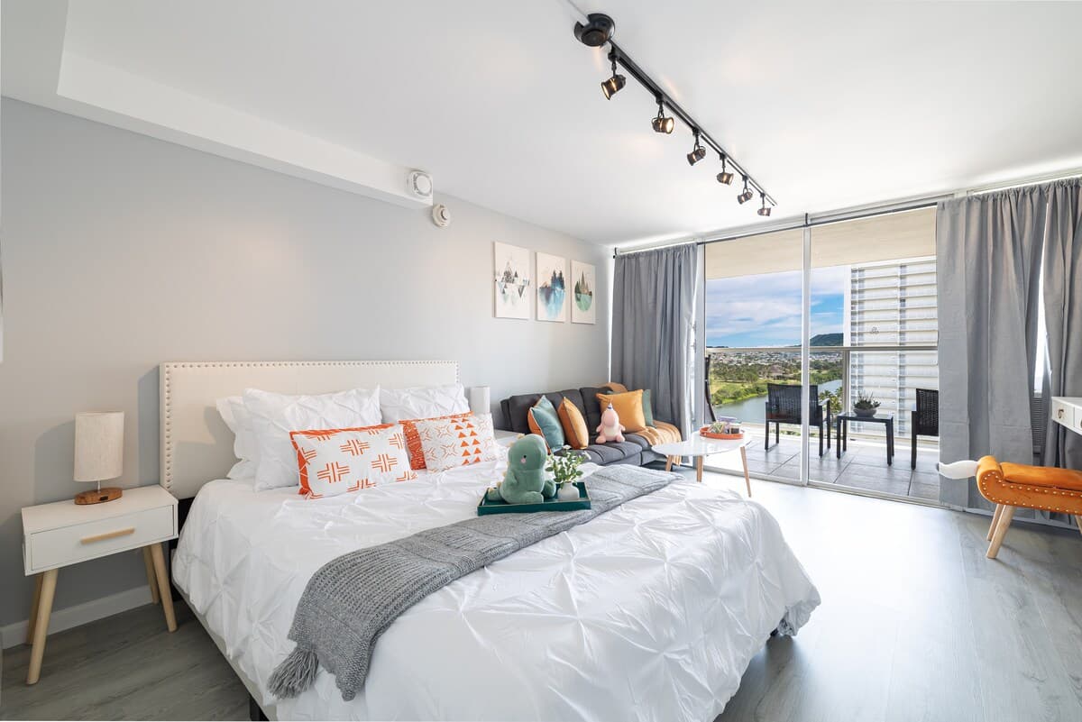 Condo in Honolulu · ★4.76 · Studio · 2 beds · 1 private bath - Photo 1