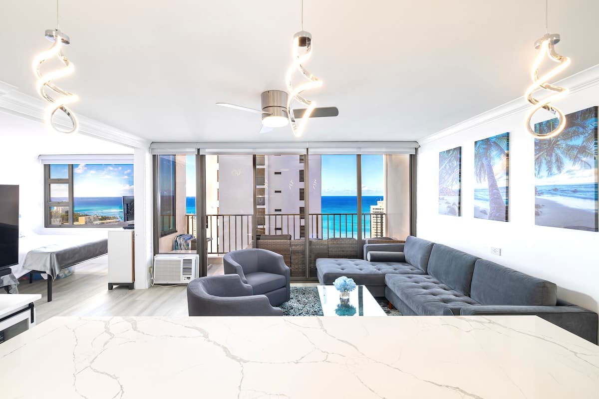 Condo in Honolulu · ★4.84 · 1 bedroom · 2 beds · 1 private bath - Photo 4