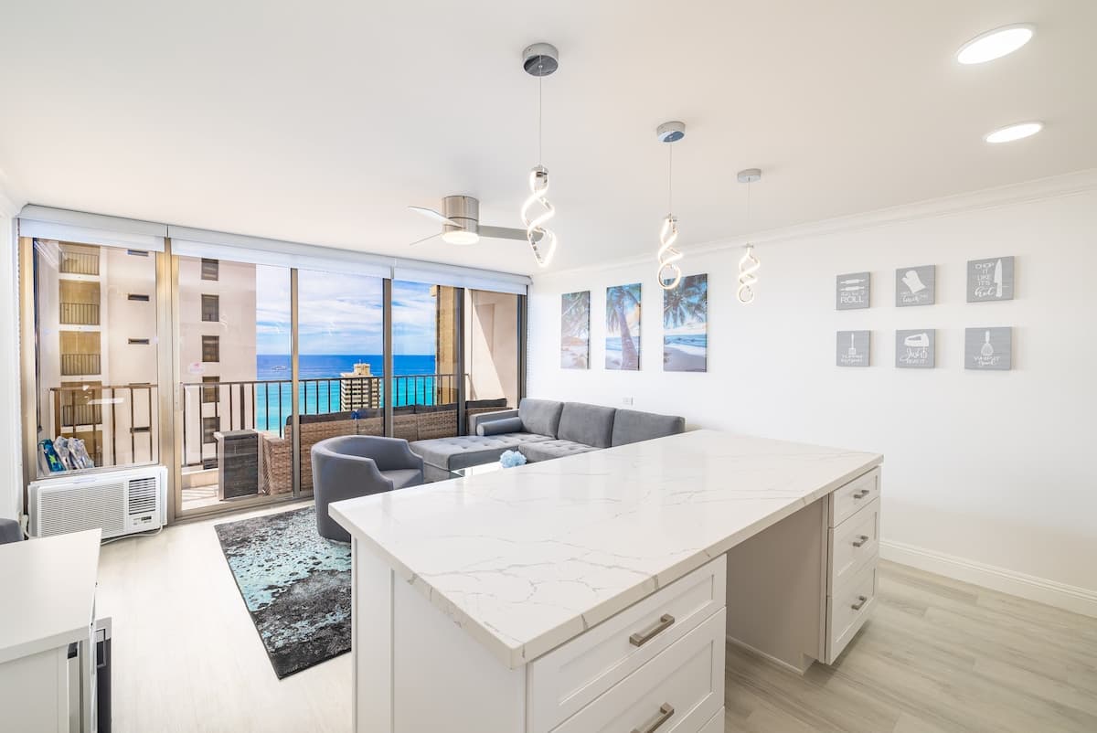 Condo in Honolulu · ★4.84 · 1 bedroom · 2 beds · 1 private bath - Photo 5