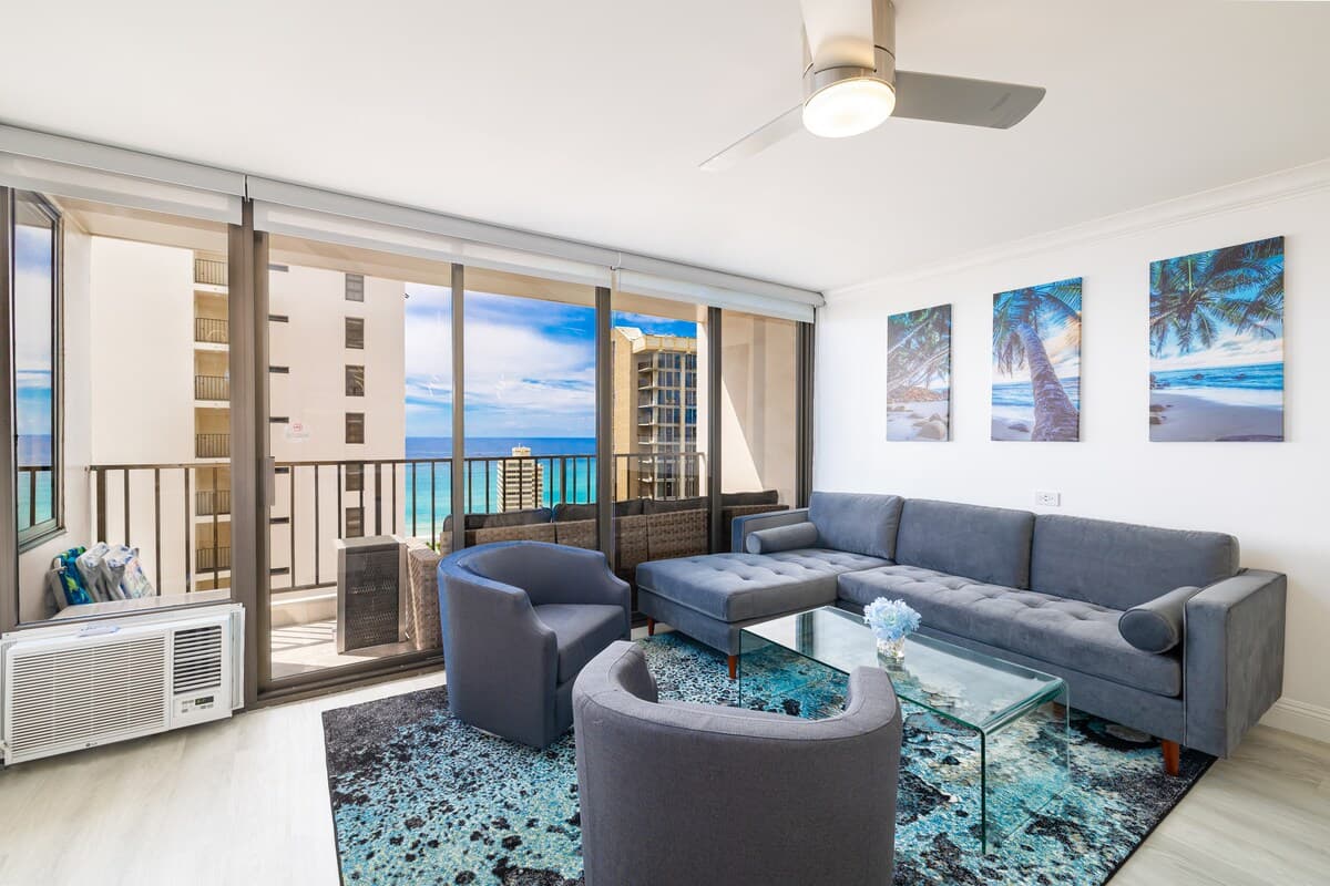 Condo in Honolulu · ★4.84 · 1 bedroom · 2 beds · 1 private bath - Photo 1