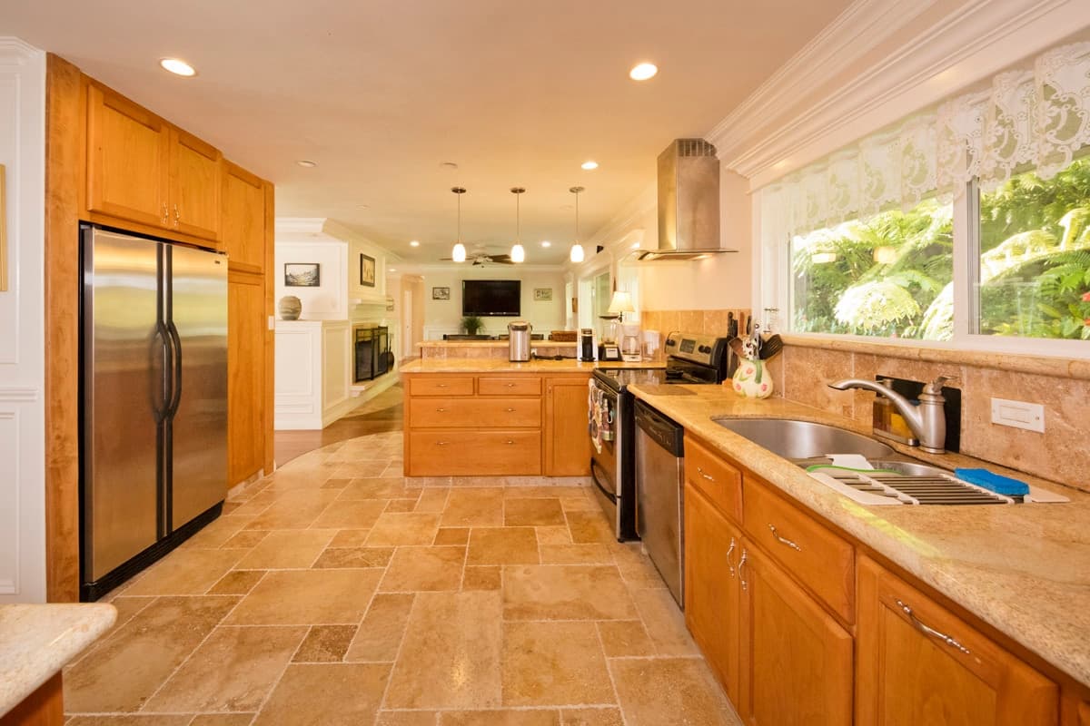 Home in Hilo · ★4.94 · 4 bedrooms · 7 beds · 2.5 private baths - Photo 5