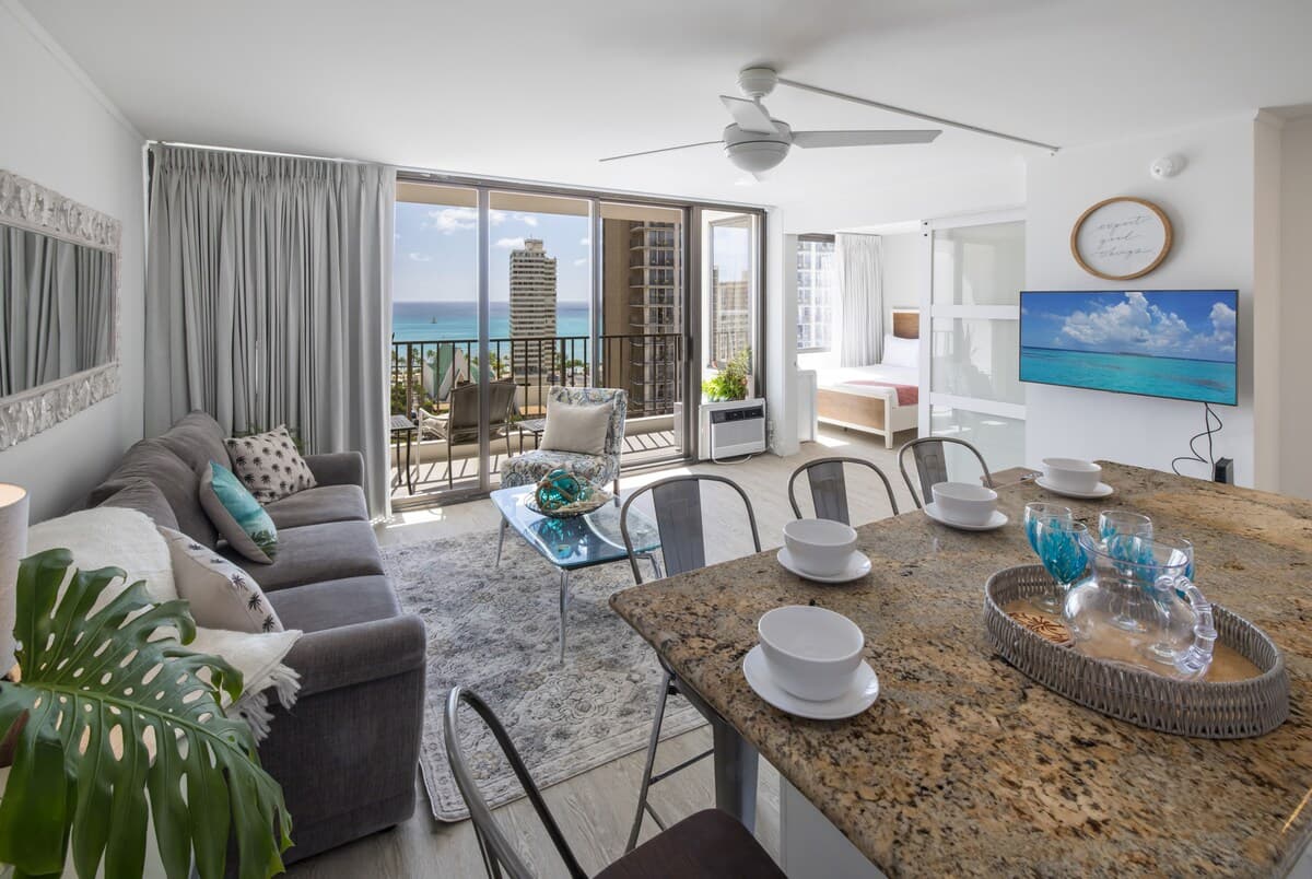 Condo in Honolulu · ★4.78 · 1 bedroom · 3 beds · 1 private bath - Photo 2