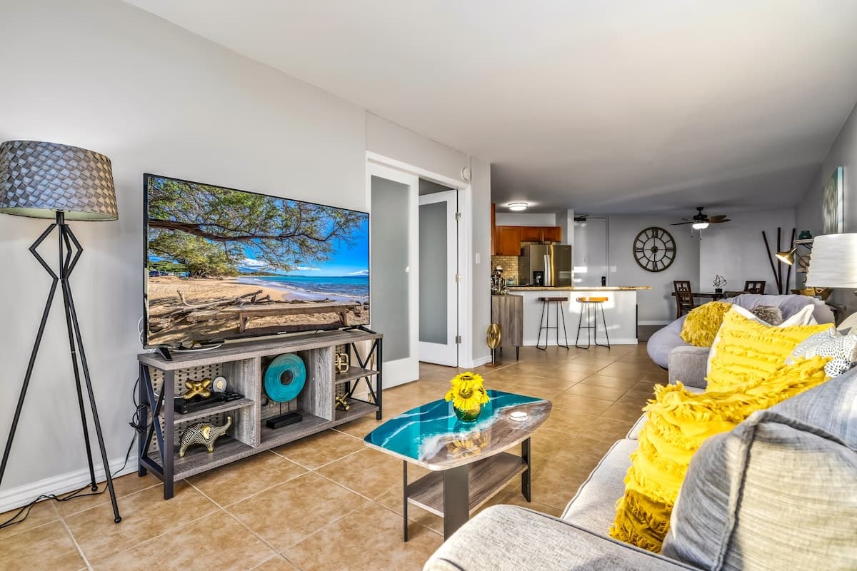Condo in Kihei · ★4.88 · 1 bedroom · 2 beds · 1 private bath - Photo 2