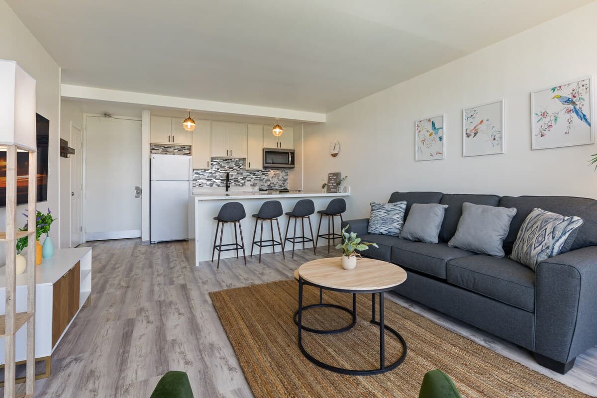 Condo in Honolulu · ★4.87 · 1 bedroom · 2 beds · 1 private bath - Photo 5