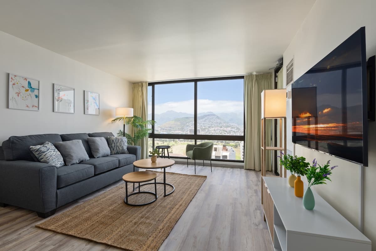 Condo in Honolulu · ★4.87 · 1 bedroom · 2 beds · 1 private bath - Photo 3