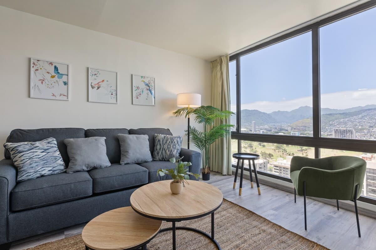 Condo in Honolulu · ★4.87 · 1 bedroom · 2 beds · 1 private bath - Photo 4