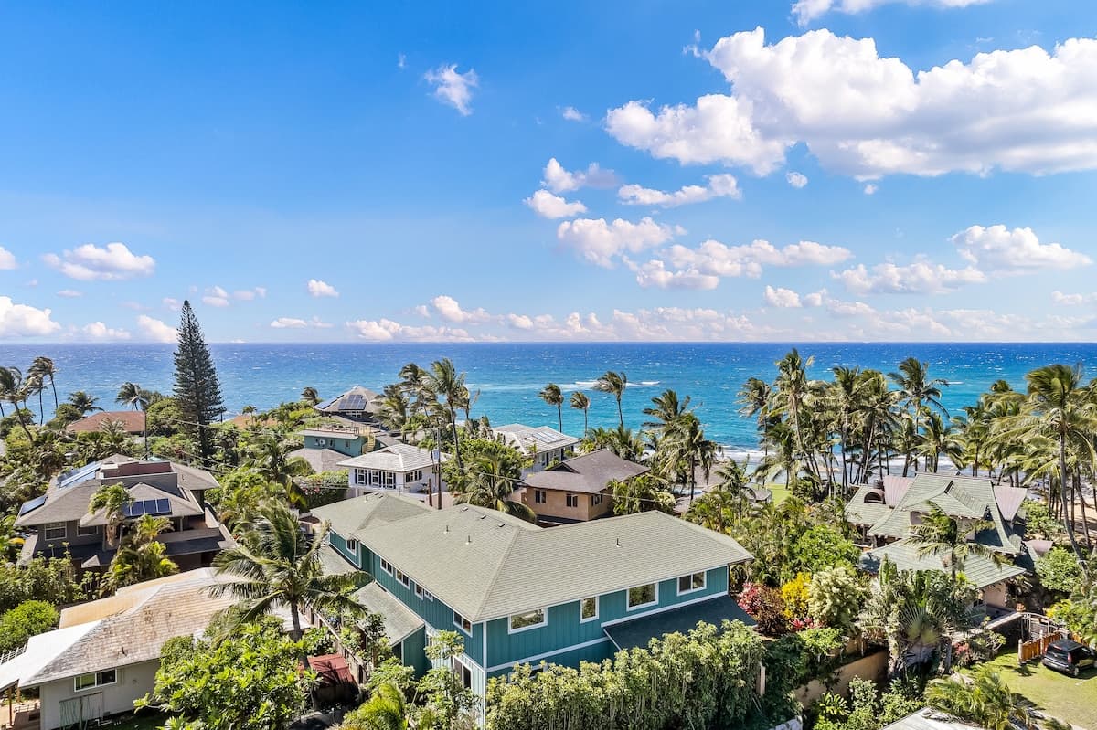 Home in Paia · ★4.91 · 6 bedrooms · 8 beds · 4.5 baths - Photo 2
