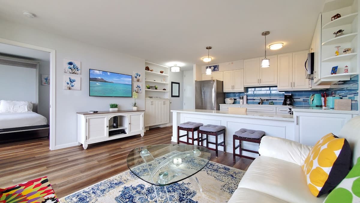 WB 2403 - T1, 1 Bedroom unit at Waikiki Banyan - Photo 4