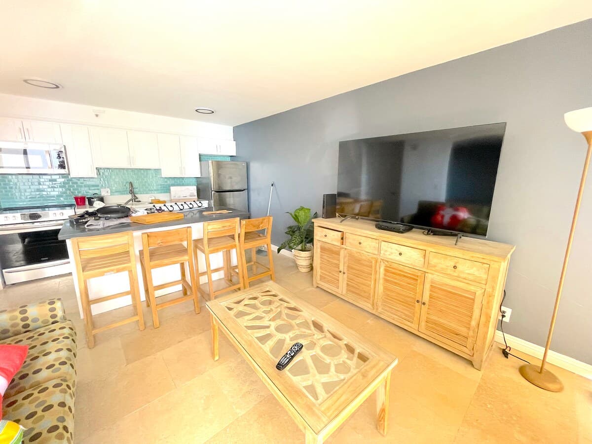 Condo in Honolulu · ★4.62 · 1 bedroom · 3 beds · 1 private bath - Photo 3