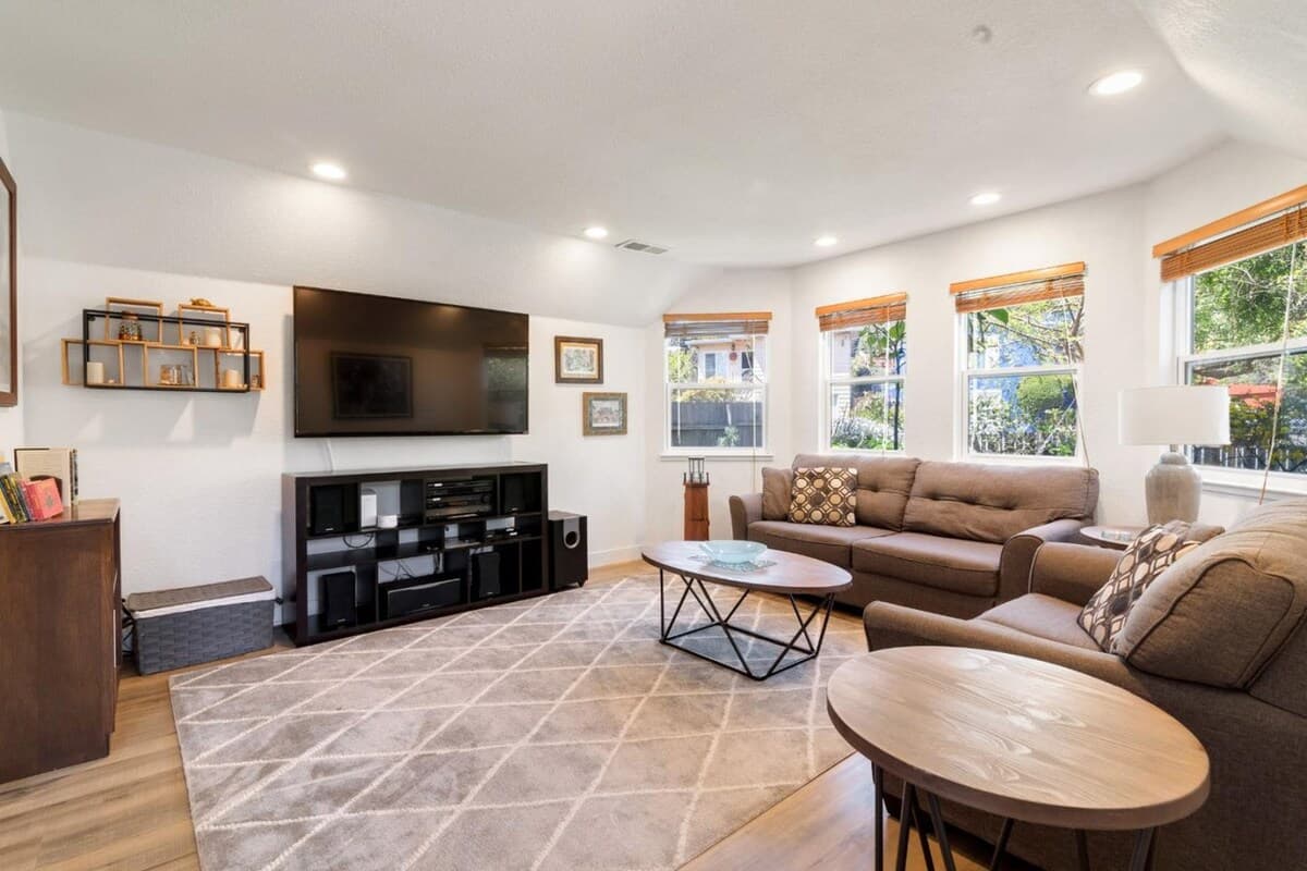 Cozy Beachside Retreat, 2 Blocks to Sand - Photo 2