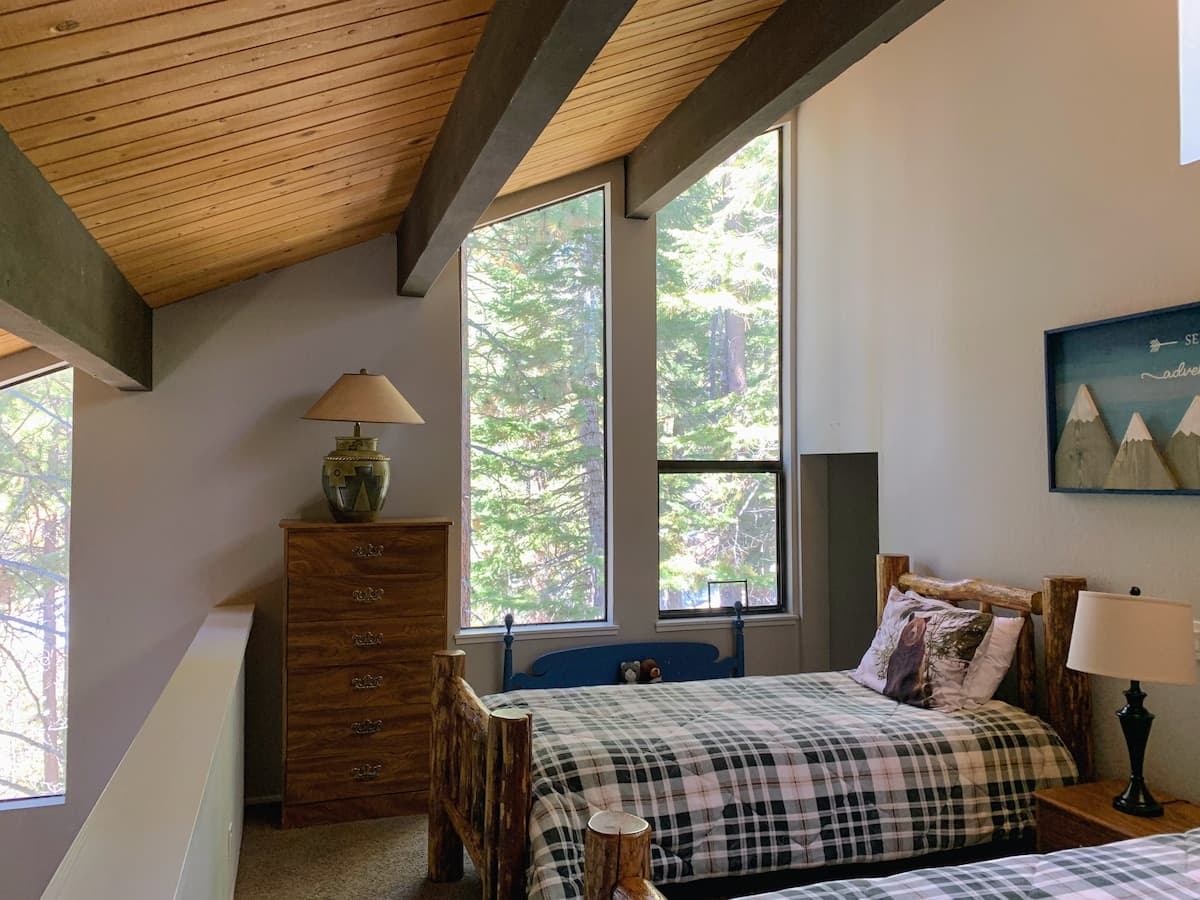 Forest-View Townhome 1 Mi to Beach, 7 Mi to Skiing - Photo 1