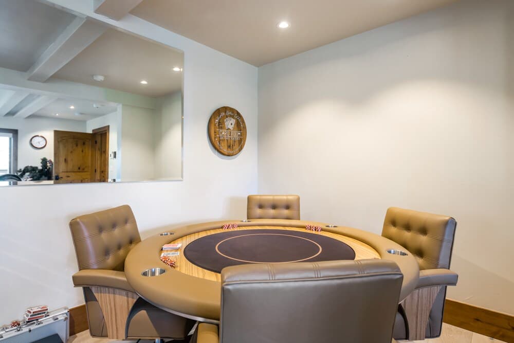Chalet in Incline Village · ★5.0 · 7 bedrooms · 11 beds · 5 private baths - Photo 2