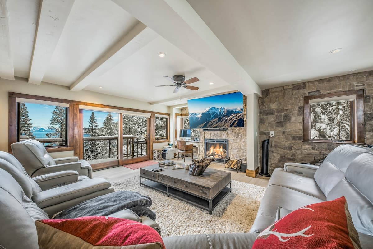 Chalet in Incline Village · ★5.0 · 7 bedrooms · 11 beds · 5 private baths - Photo 1