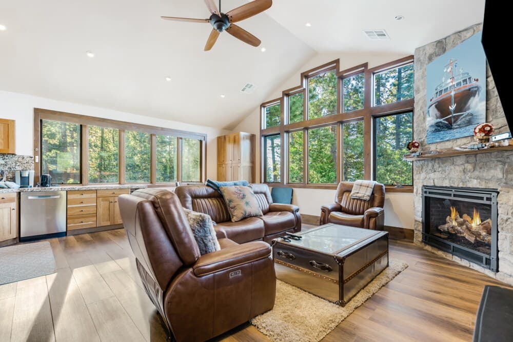 Chalet in Incline Village · ★5.0 · 7 bedrooms · 11 beds · 5 private baths - Photo 4
