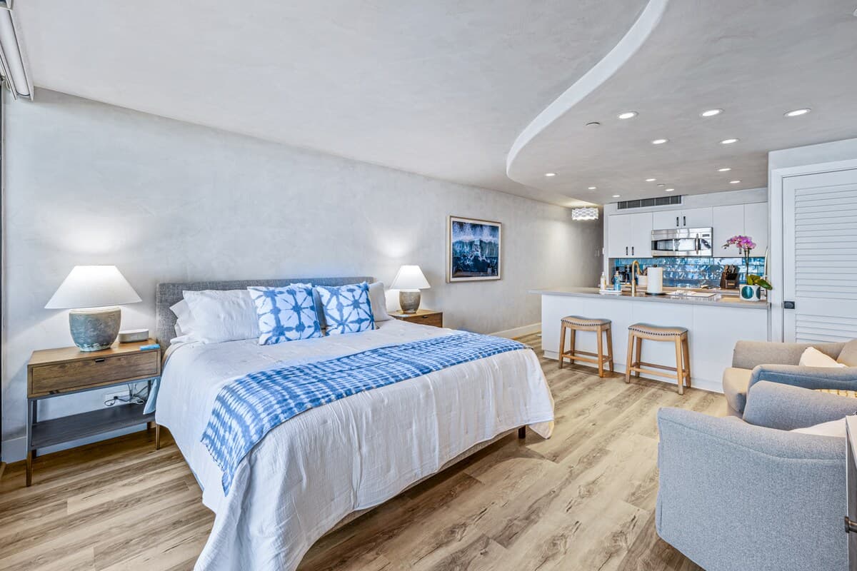 Condo in Lahaina · ★5.0 · Studio · 1 bed · 1 bath - Photo 3