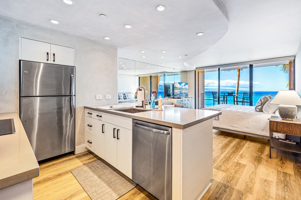 Condo in Lahaina · ★5.0 · Studio · 1 bed · 1 bath - Photo 1