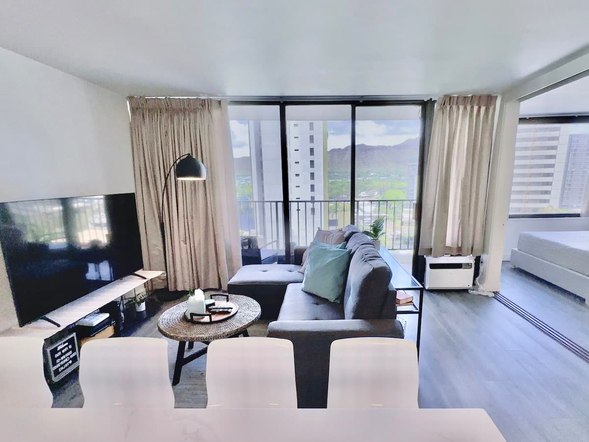 Free Parking-Waikiki Banyan Cozy 1BR Near Beach! - Photo 1