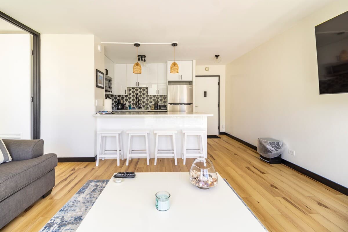 Condo in Honolulu · ★4.93 · 1 bedroom · 2 beds · 1 shared bath - Photo 5