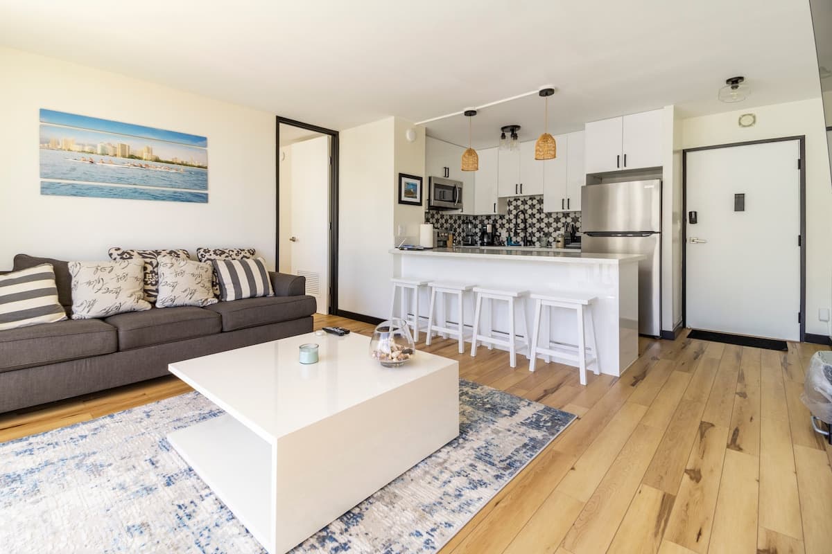 Condo in Honolulu · ★4.93 · 1 bedroom · 2 beds · 1 shared bath - Photo 3