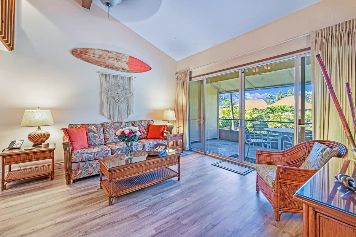 Condo in Lahaina · ★4.8 · 1 bedroom · 2 beds · 1 private bath - Photo 4
