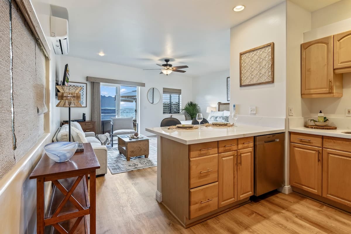 Condo in Lahaina · ★4.95 · 1 bedroom · 1 bed · 1 bath - Photo 5