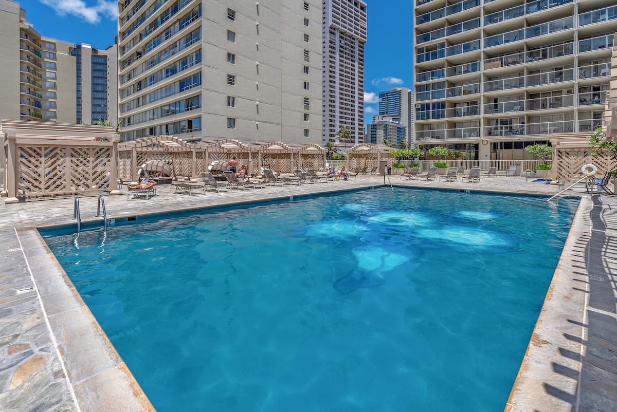 Condo in Honolulu · ★4.84 · Studio · 2 beds · 1 shared bath - Photo 4