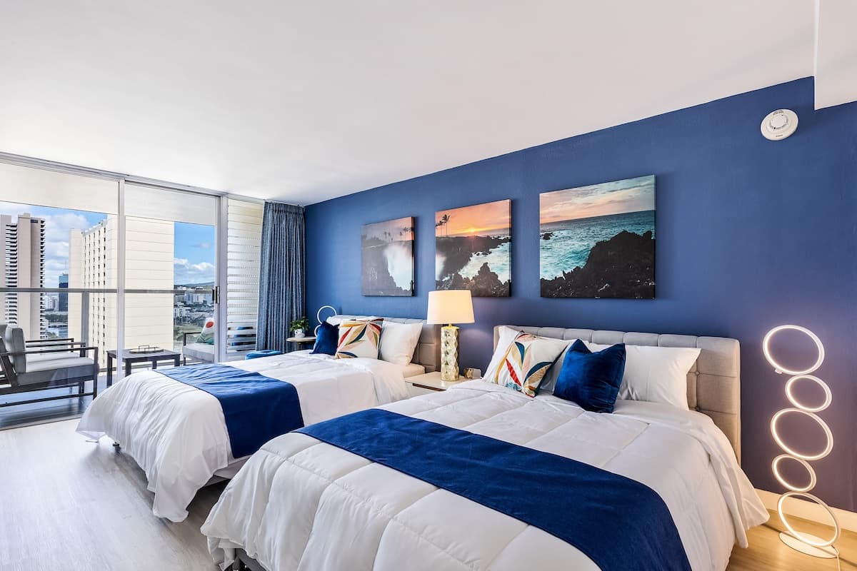 Condo in Honolulu · ★4.84 · Studio · 2 beds · 1 shared bath - Photo 1
