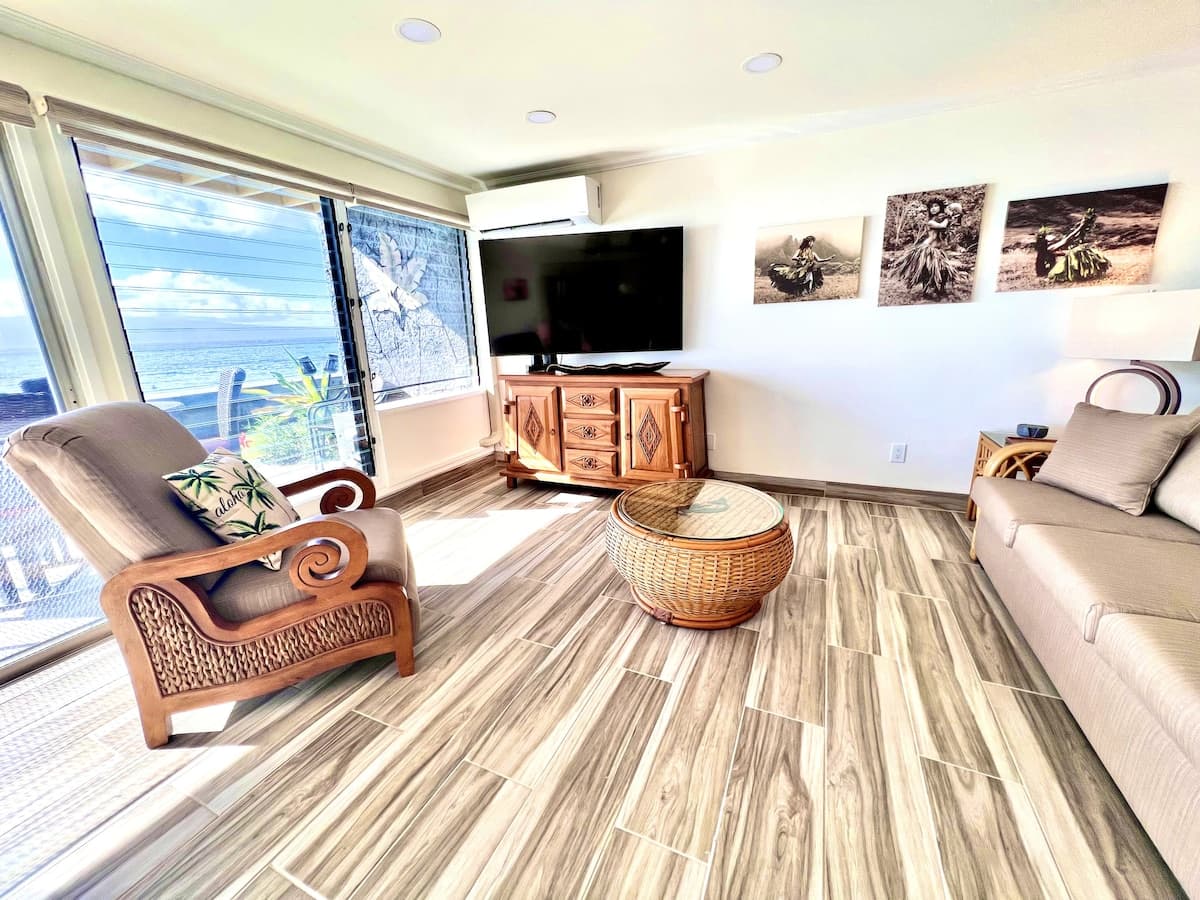 Condo in Lahaina · ★4.94 · 2 bedrooms · 4 beds · 1 bath - Photo 4