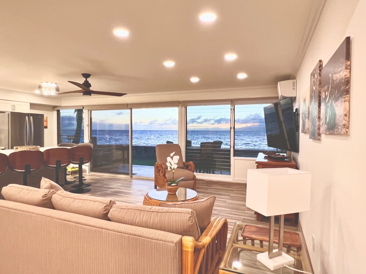 Condo in Lahaina · ★4.94 · 2 bedrooms · 4 beds · 1 bath - Photo 2