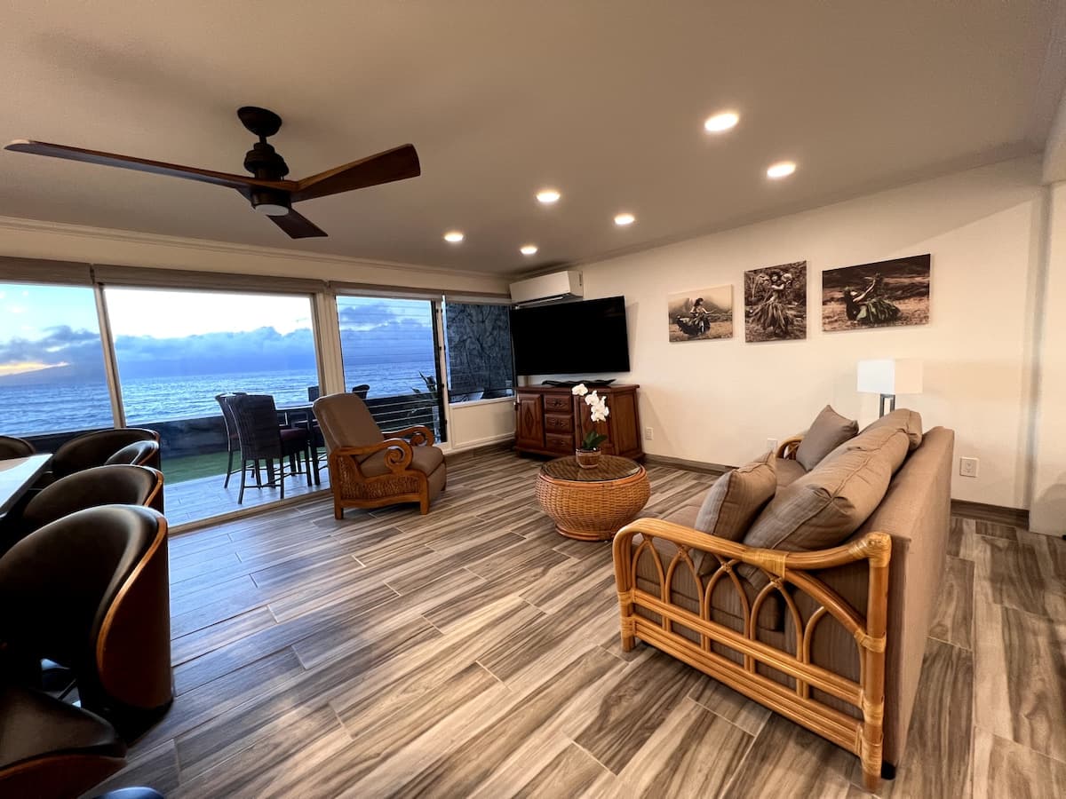 Condo in Lahaina · ★4.94 · 2 bedrooms · 4 beds · 1 bath - Photo 3