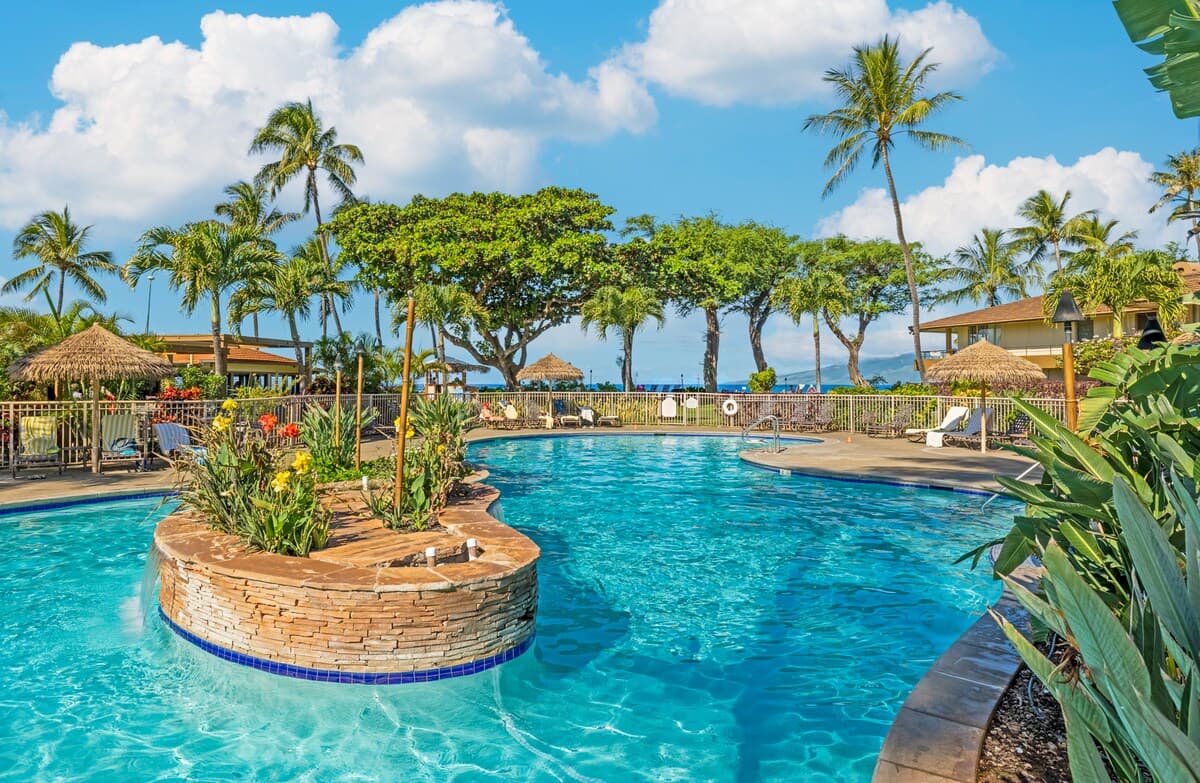 Condo in Lahaina · ★4.93 · 1 bedroom · 2 beds · 1 private bath - Photo 4