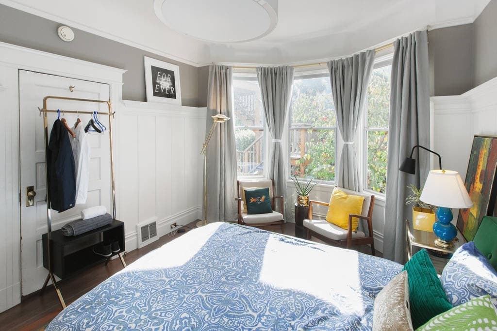 Edwardian Condo with Tranquil Garden - Photo 5