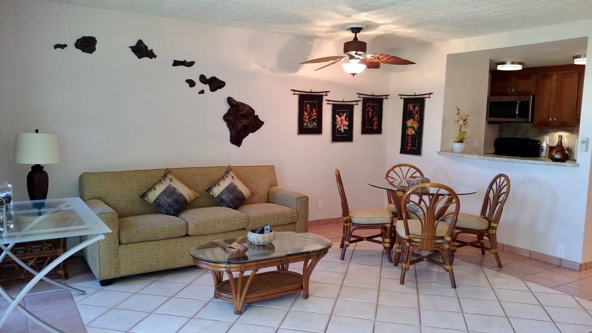 Condo in Wailuku · ★4.94 · 2 bedrooms · 3 beds · 2 private baths - Photo 3