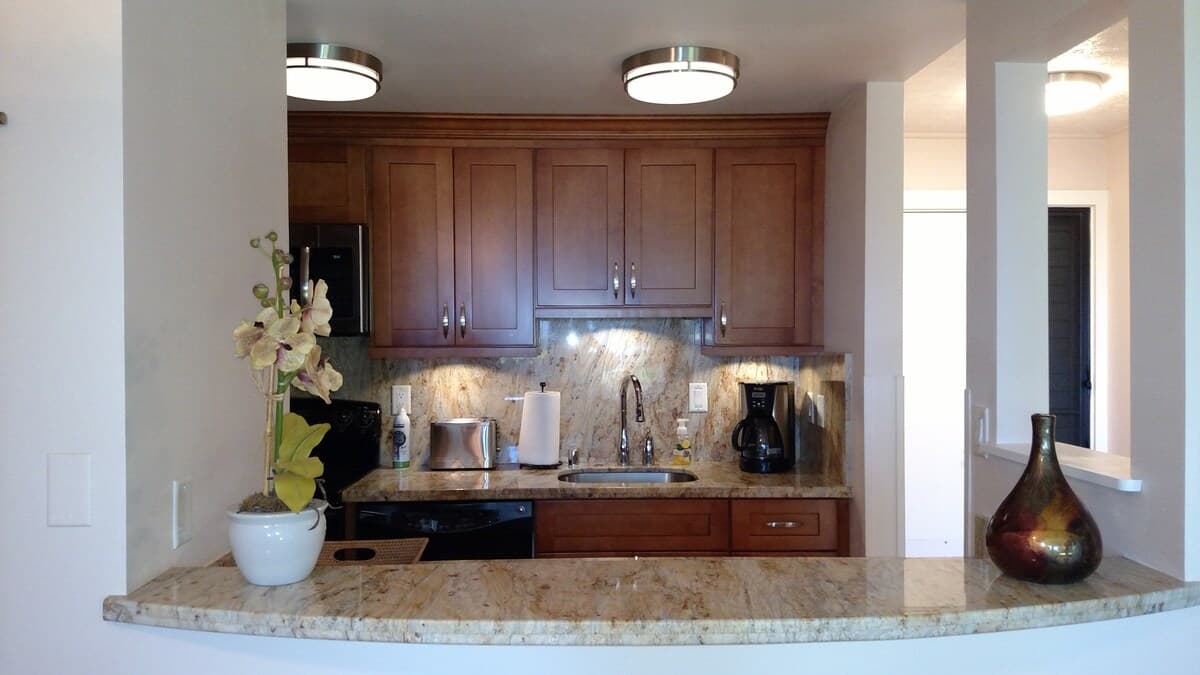 Condo in Wailuku · ★4.94 · 2 bedrooms · 3 beds · 2 private baths - Photo 4
