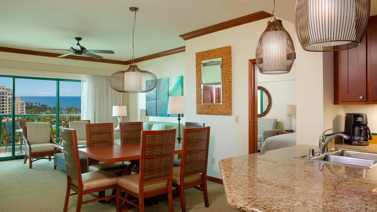 Condo in Kapolei · ★5.0 · 2 bedrooms · 4 beds · 2 private baths - Photo 4